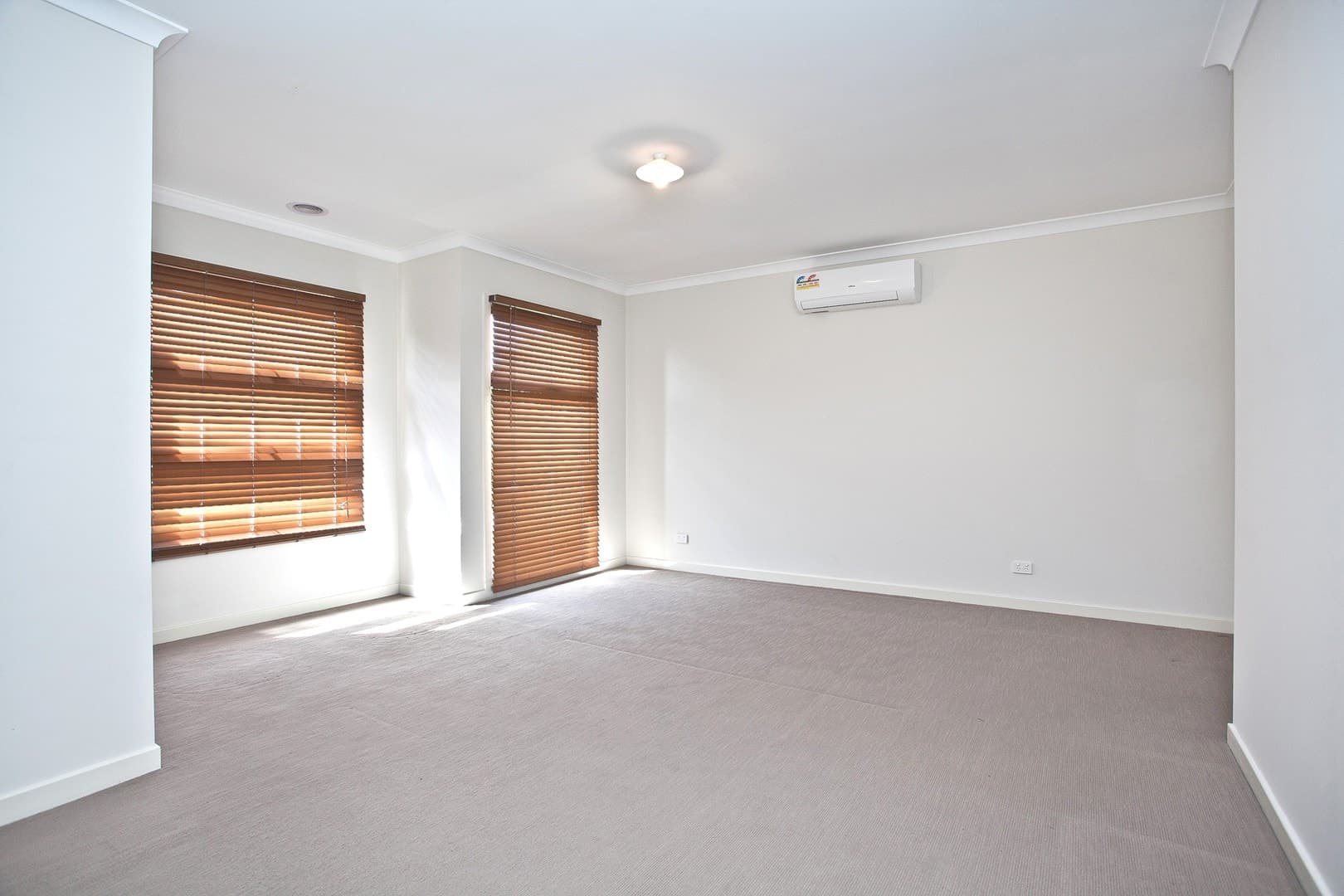 27 Annecy BoulevardFraser Rise, VIC 3336  - Leased, Fraser Rise - Thumbnail 2