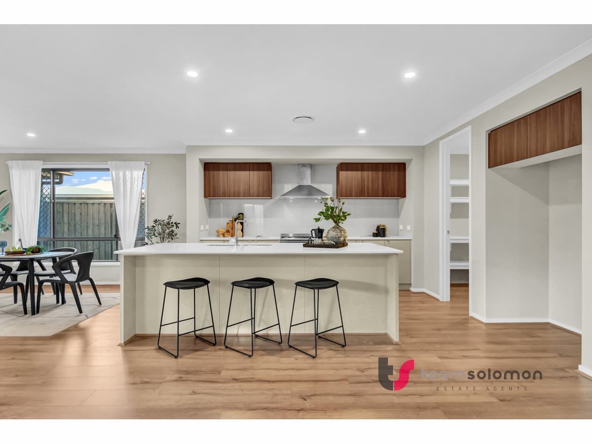 19 Shoreline Avenue, Redland Bay, Redland Bay - Thumbnail 4