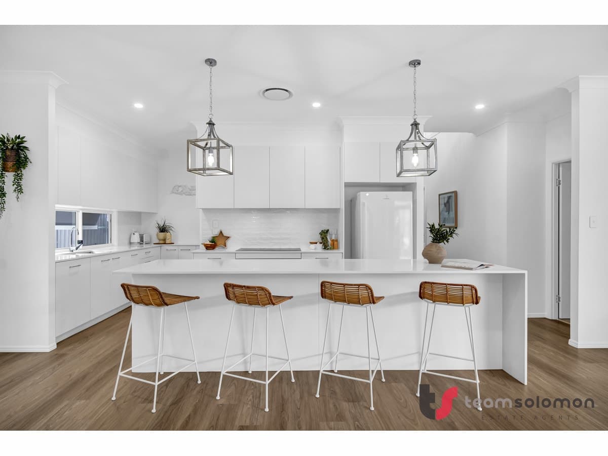 30 Paranka Drive North, Cleveland, Cleveland - Thumbnail 2