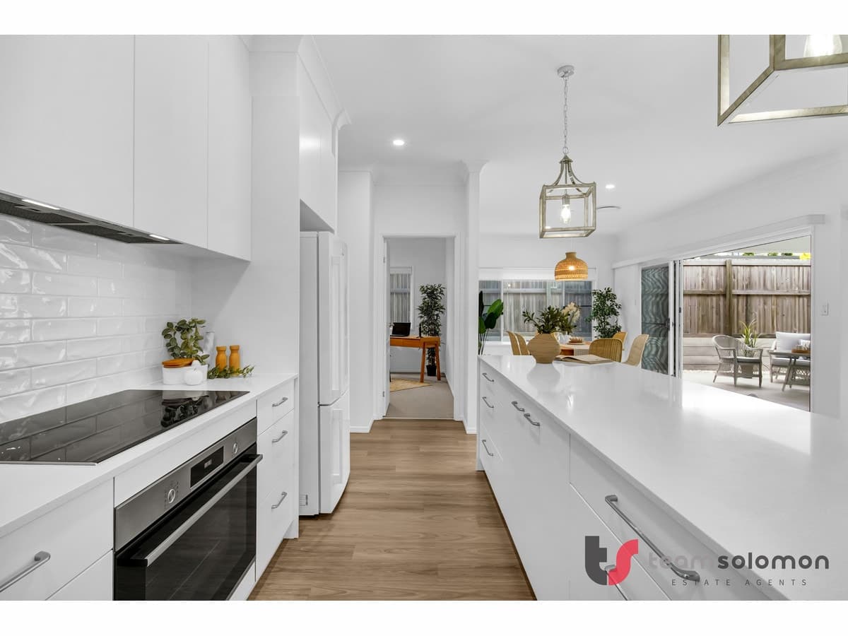30 Paranka Drive North, Cleveland, Cleveland - Thumbnail 5