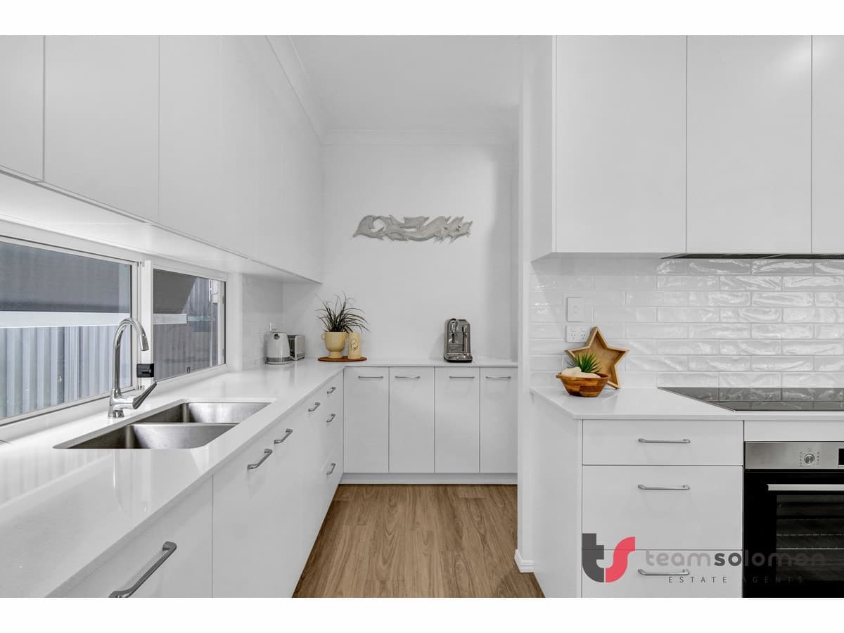 30 Paranka Drive North, Cleveland, Cleveland - Thumbnail 6