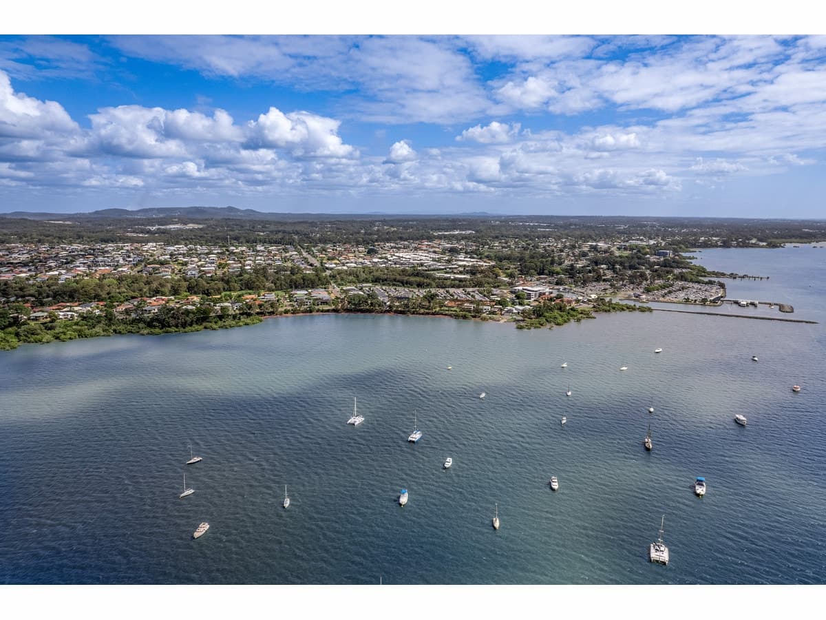 10 Wilson Esplanade, Redland Bay, Redland Bay - Thumbnail 2