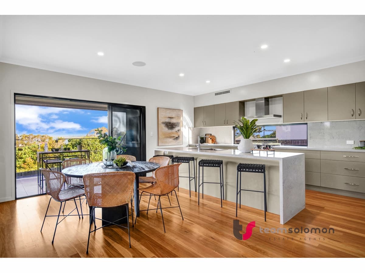 10 Wilson Esplanade, Redland Bay, Redland Bay - Thumbnail 8