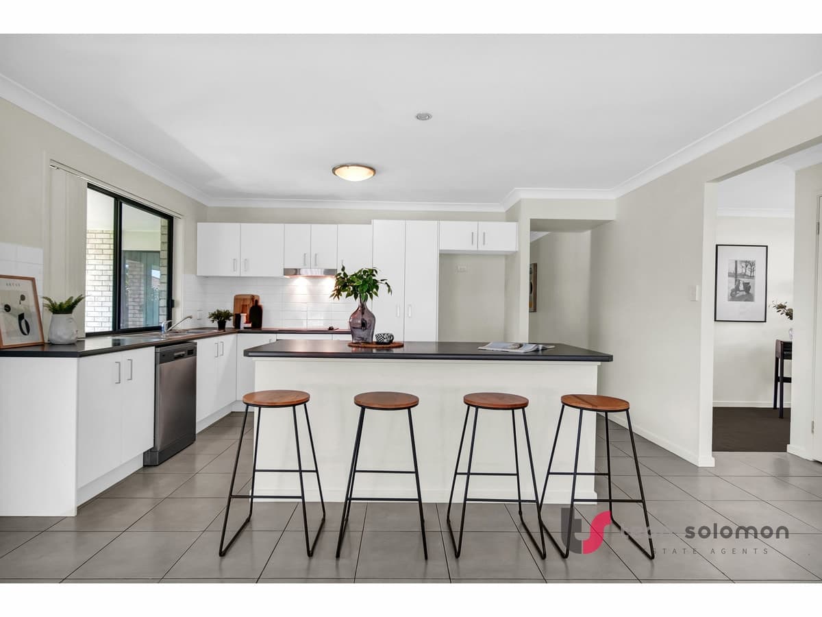 33 Byng Road, BIRKDALE, Birkdale - Thumbnail 2