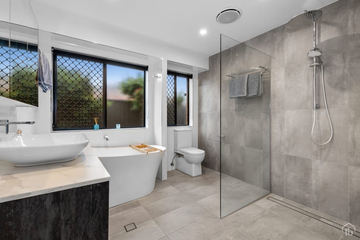52 Avondale Drive, Banora Point NSW 2486, Banora Point - Thumbnail 2