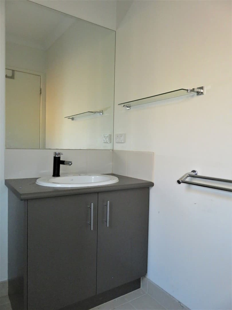 37 Kindred AvenueCranbourne North, VIC 3977  - Leased, Cranbourne North - Thumbnail 6