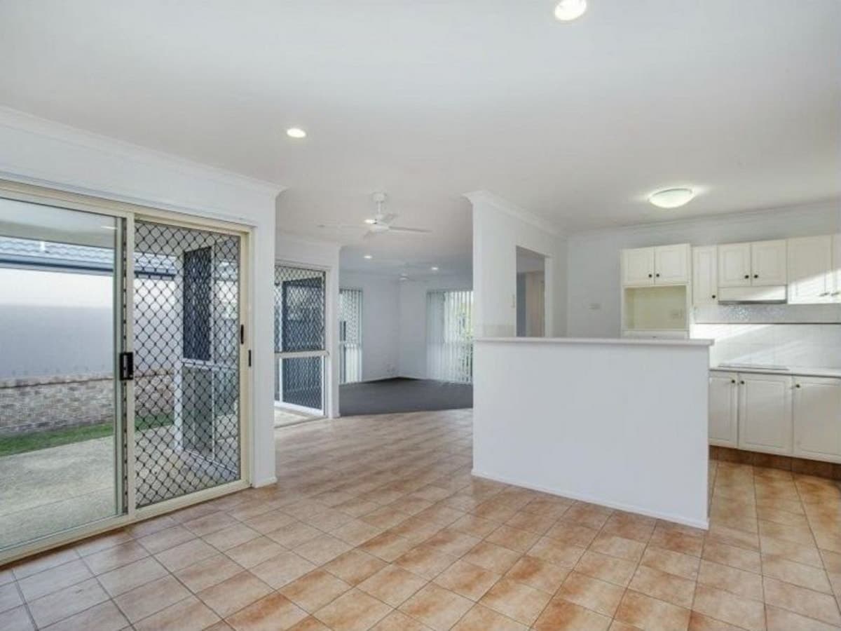 27 Rainbird Close, BURLEIGH WATERS, Burleigh Waters - Thumbnail 2
