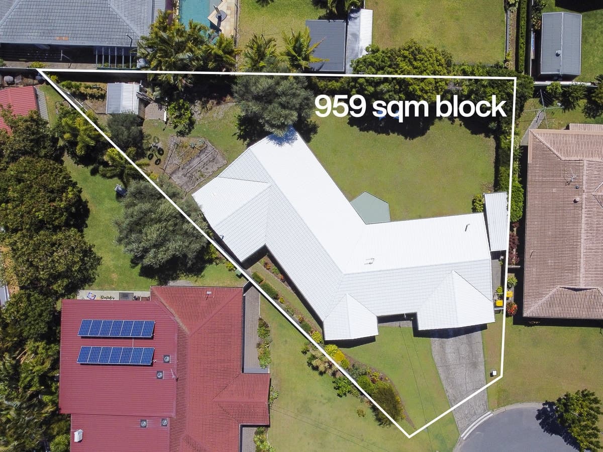 25 Kestrel Drive, Burleigh Waters, Burleigh Waters - Thumbnail 2