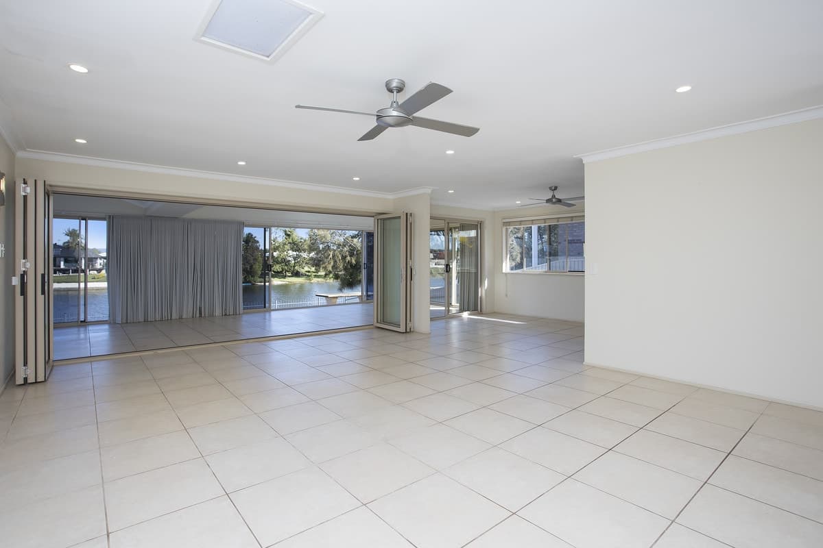 52 Jabiru Avenue, BURLEIGH WATERS, Burleigh Waters - Thumbnail 3