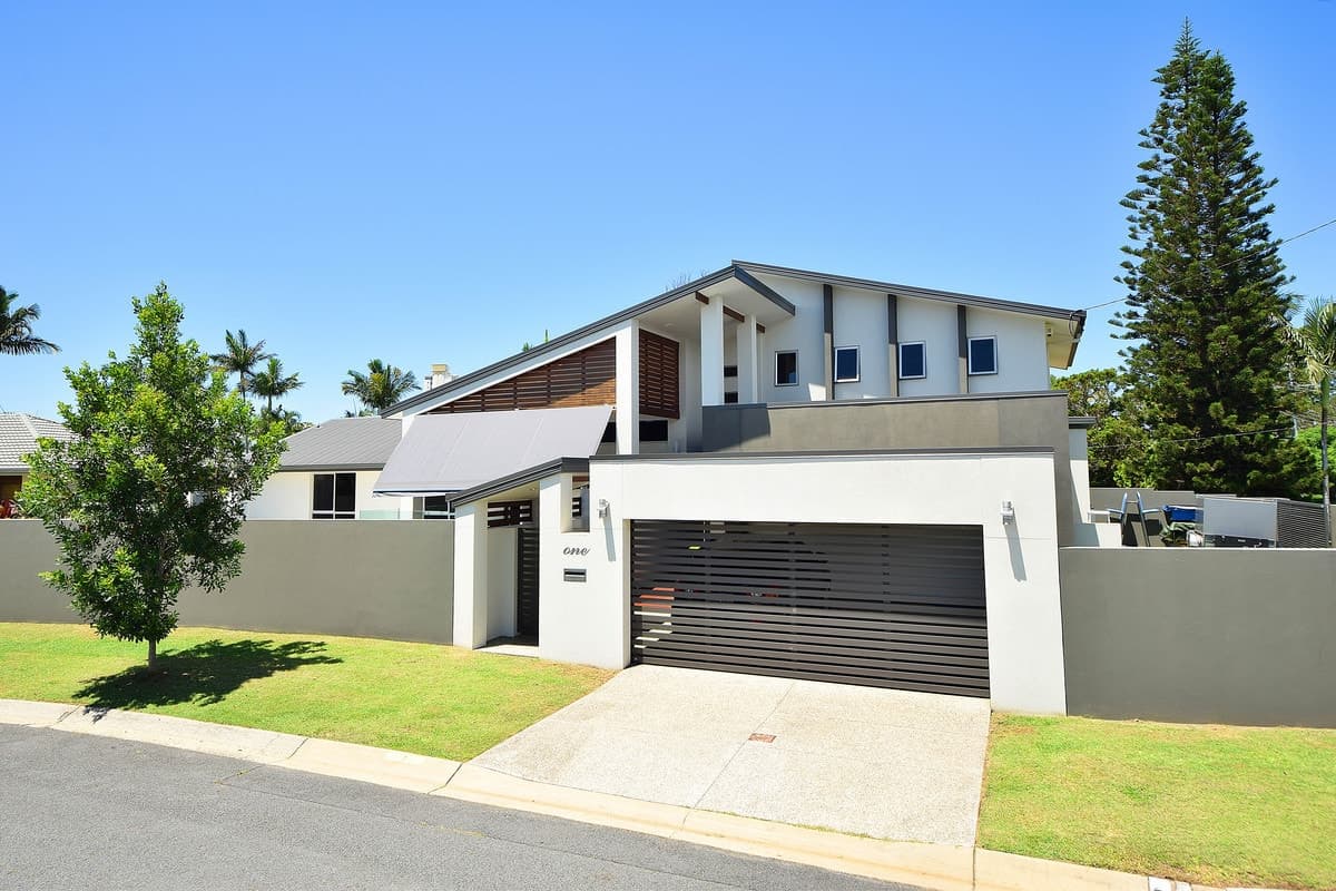 1 Comet Court, BURLEIGH WATERS, Burleigh Waters - Thumbnail 2