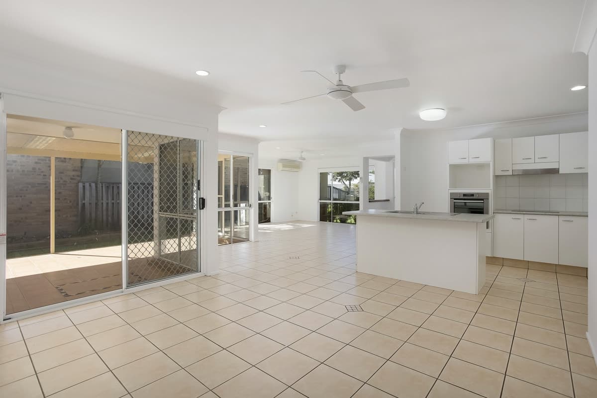 43 Rainbird Close, BURLEIGH WATERS, Burleigh Waters - Thumbnail 2