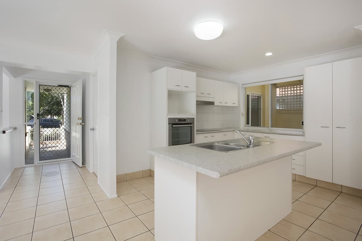 43 Rainbird Close, BURLEIGH WATERS, Burleigh Waters - Thumbnail 3