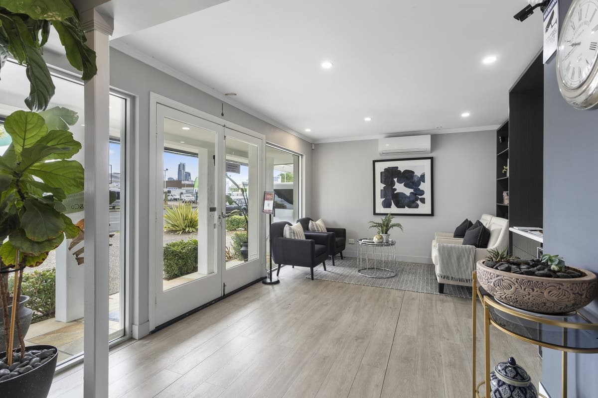 12 Ashmore Road, BUNDALL, Bundall - Thumbnail 2