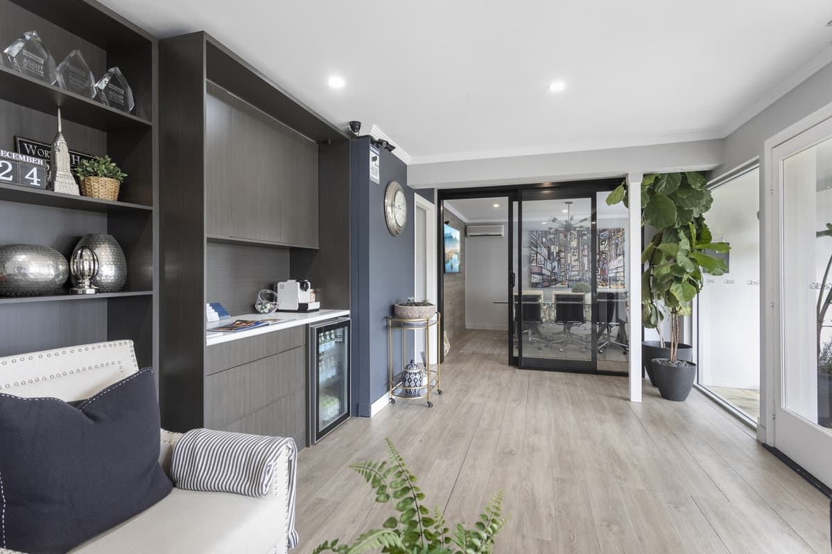 12 Ashmore Road, BUNDALL, Bundall - Thumbnail 3