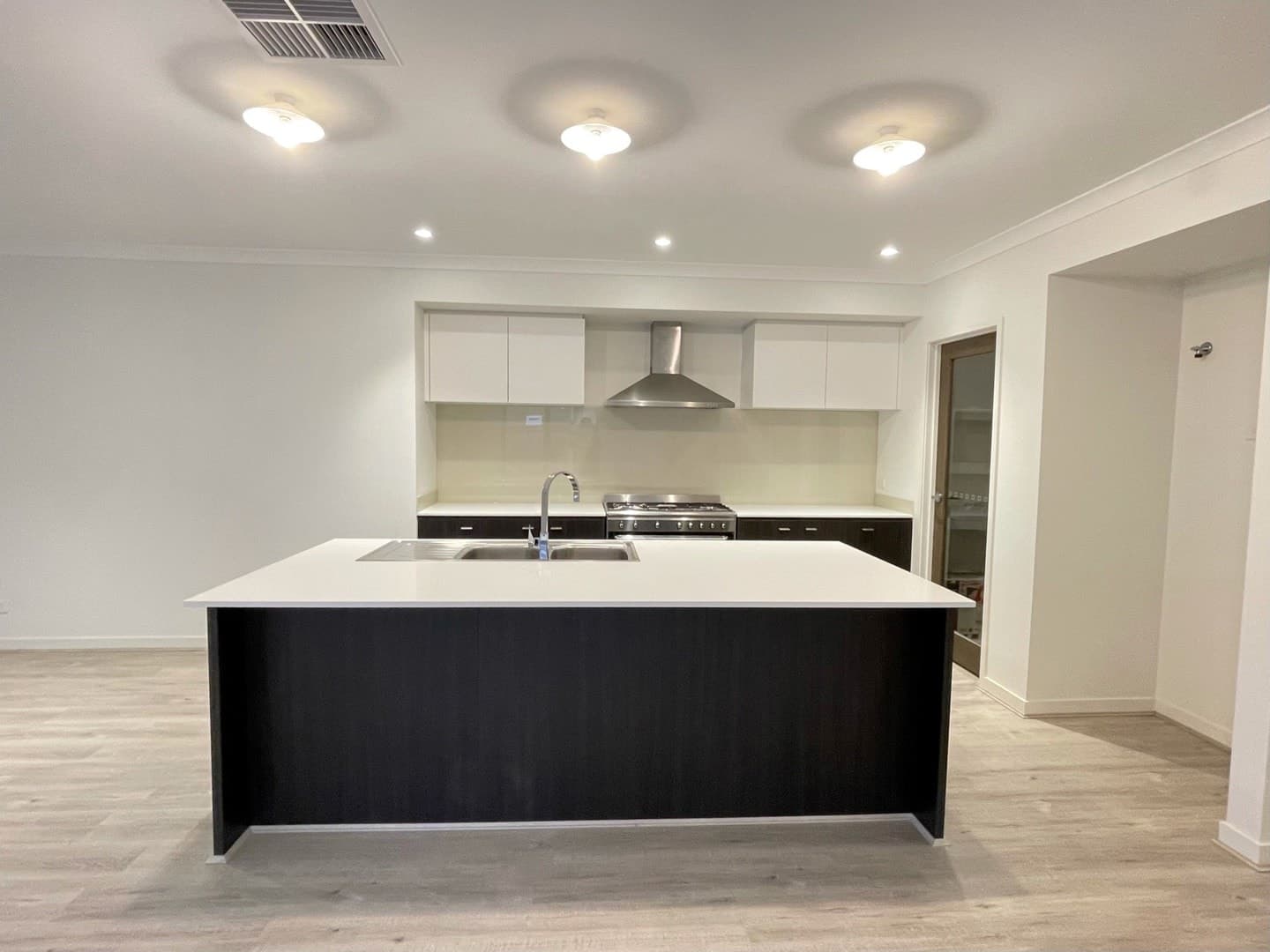 28 Beatrix AvenuePoint Cook, VIC 3030  - Leased, Point Cook - Thumbnail 2