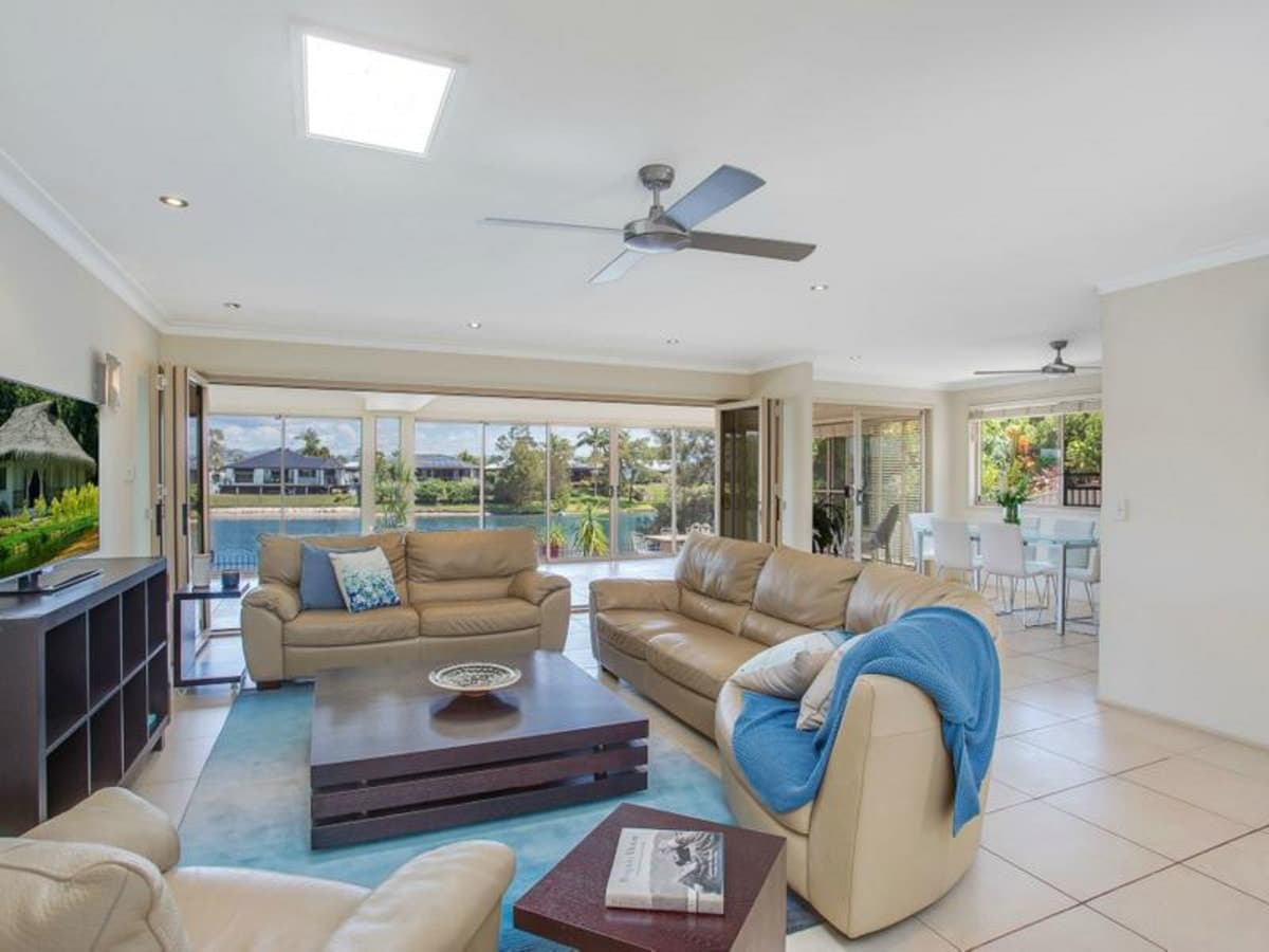 52 Jabiru Avenue, BURLEIGH WATERS, Burleigh Waters - Thumbnail 2