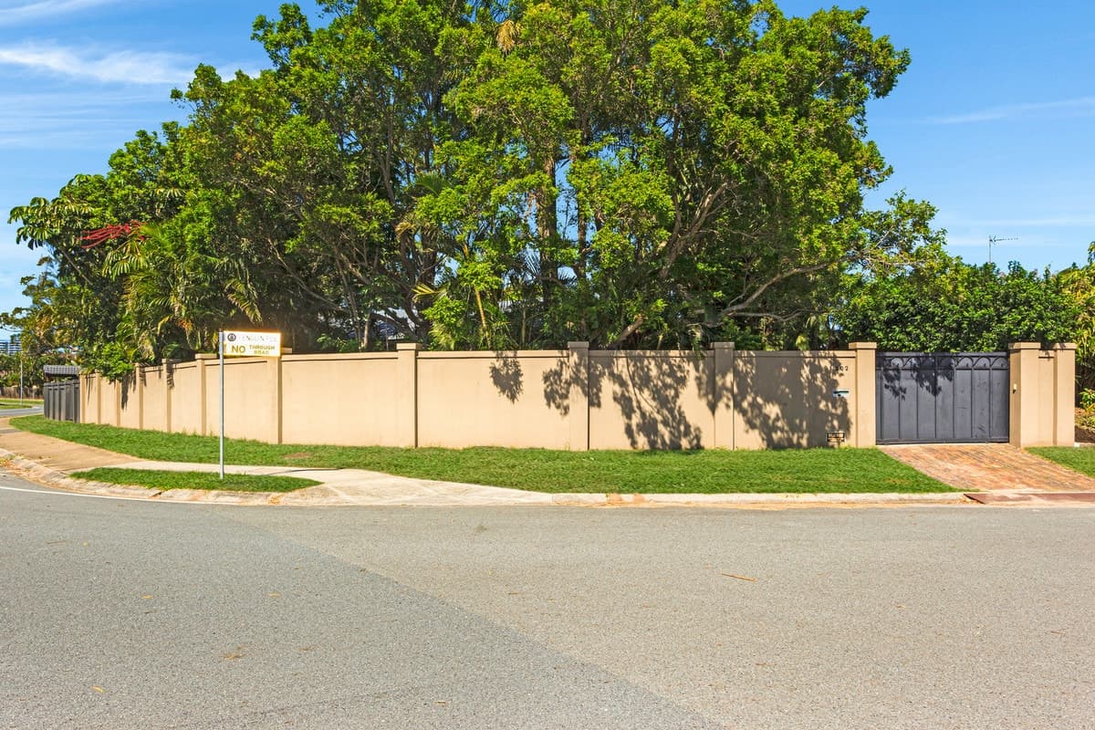 202 Burleigh Street, BURLEIGH WATERS, Burleigh Waters - Thumbnail 2