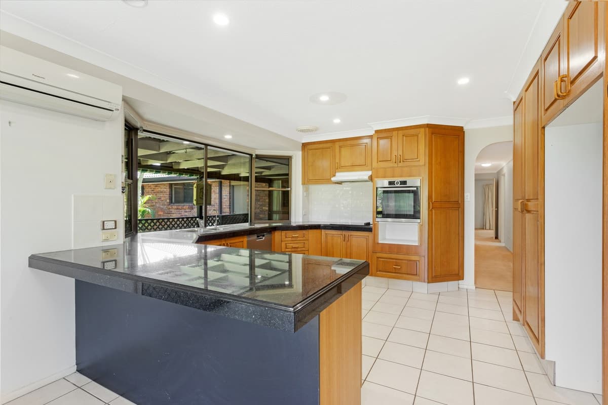 202 Burleigh Street, BURLEIGH WATERS, Burleigh Waters - Thumbnail 4