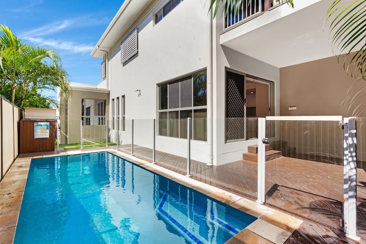 12 Nobby Parade, Miami, Miami - Image 1
