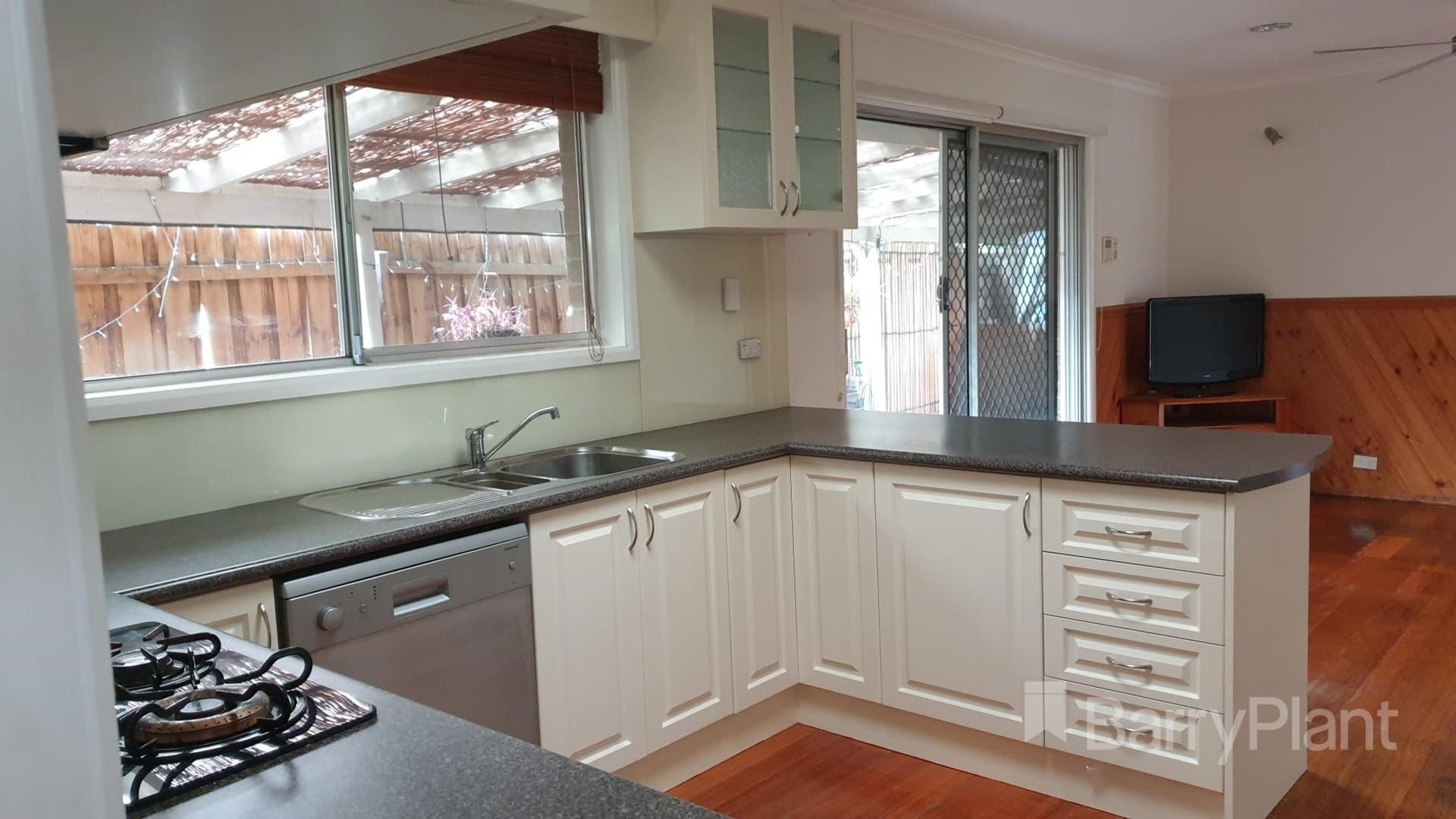 12 Chateau AvenueNarre Warren, VIC 3805  - Leased, Narre Warren - Thumbnail 6