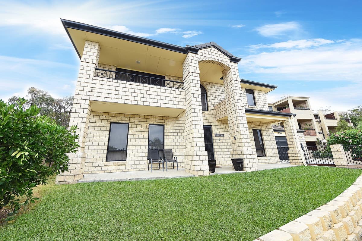 13 Winton Terrace, Varsity Lakes, Varsity Lakes - Thumbnail 2