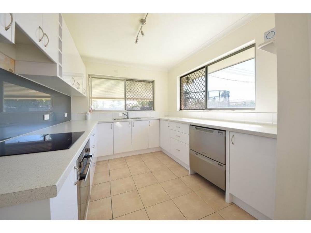 77 Alec Avenue, MERMAID WATERS, Mermaid Waters - Thumbnail 3