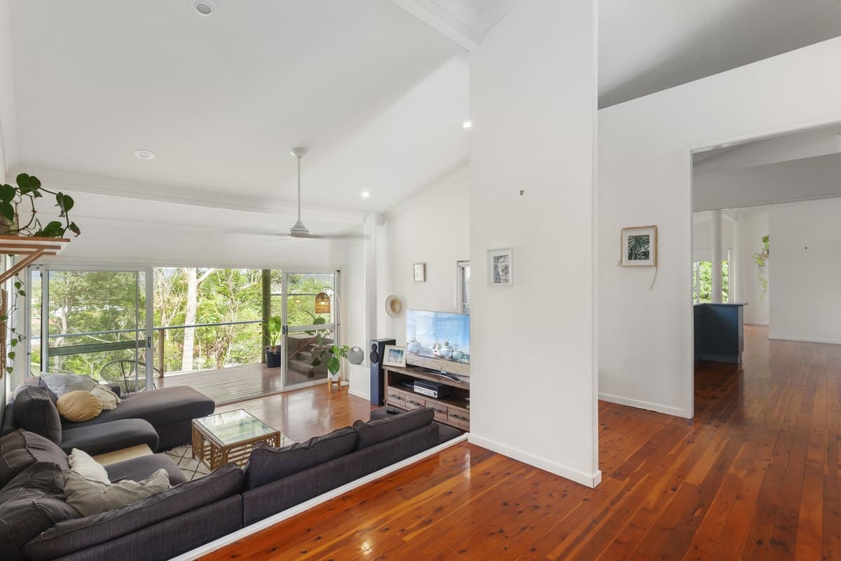 5 Corrigin Court, Elanora, Elanora - Thumbnail 2