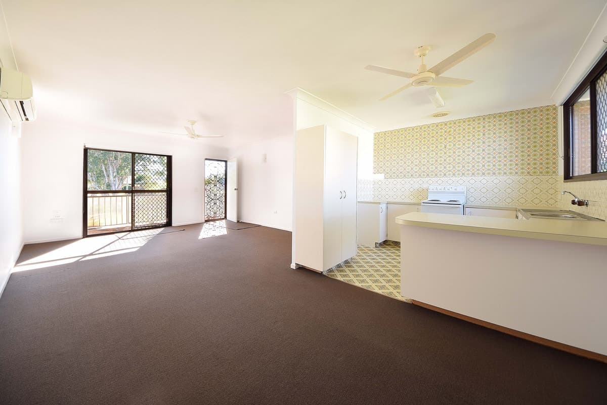 12 Dotterel Drive, BURLEIGH WATERS, Burleigh Waters - Thumbnail 2