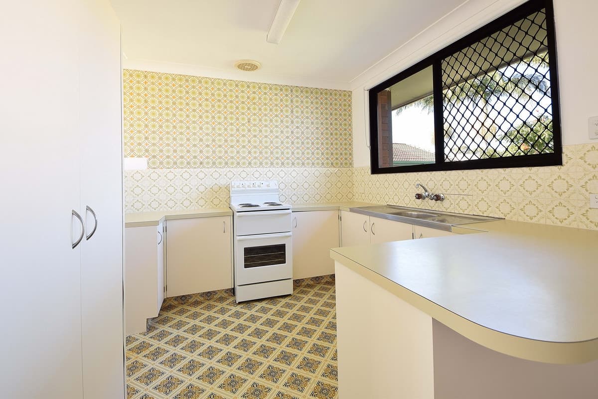 12 Dotterel Drive, BURLEIGH WATERS, Burleigh Waters - Thumbnail 4