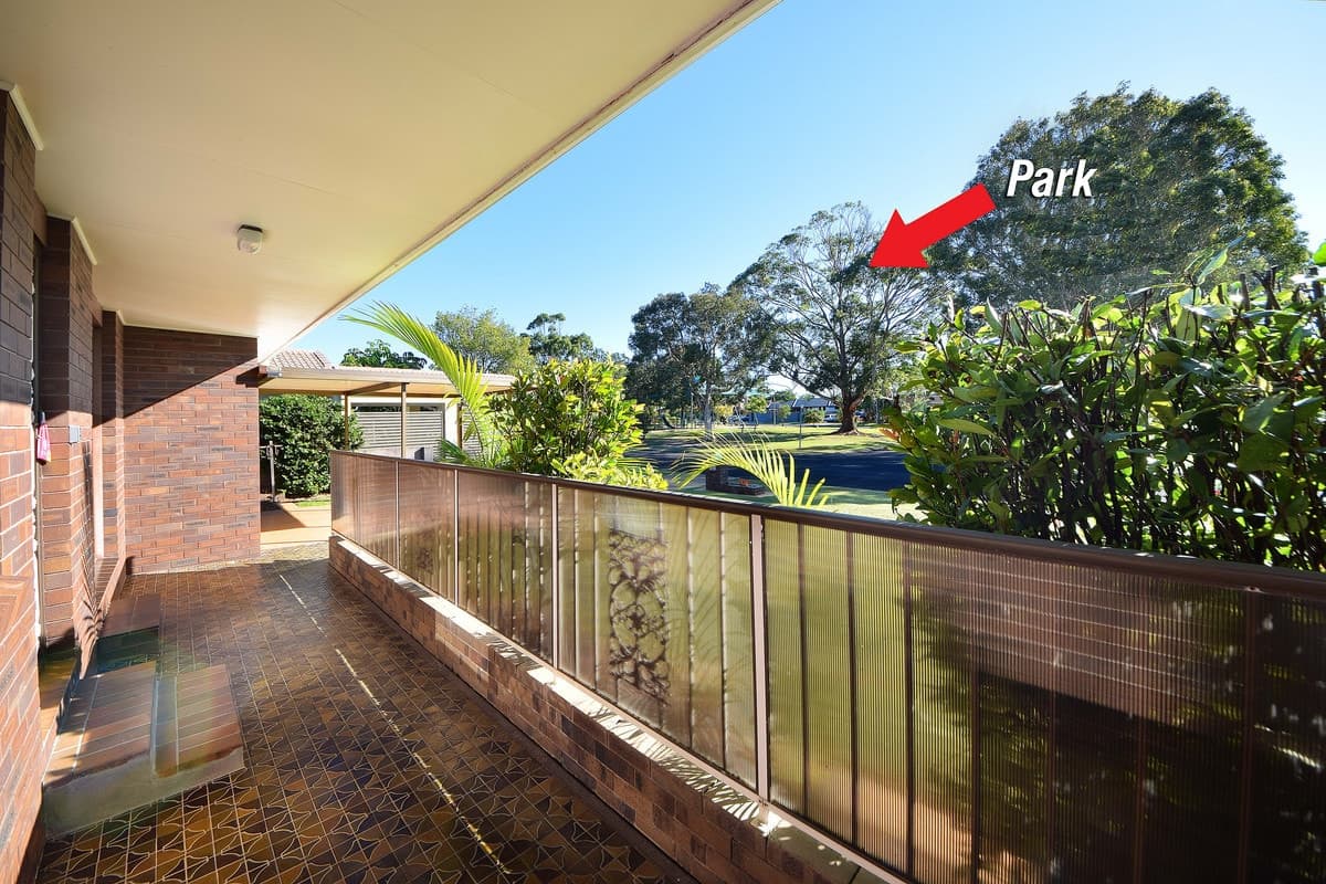 12 Dotterel Drive, BURLEIGH WATERS, Burleigh Waters - Thumbnail 5