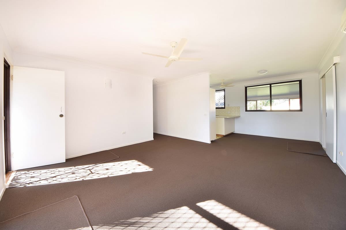 12 Dotterel Drive, BURLEIGH WATERS, Burleigh Waters - Thumbnail 7