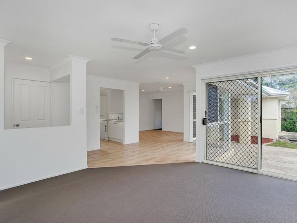 27 Rainbird Close, BURLEIGH WATERS, Burleigh Waters - Thumbnail 2