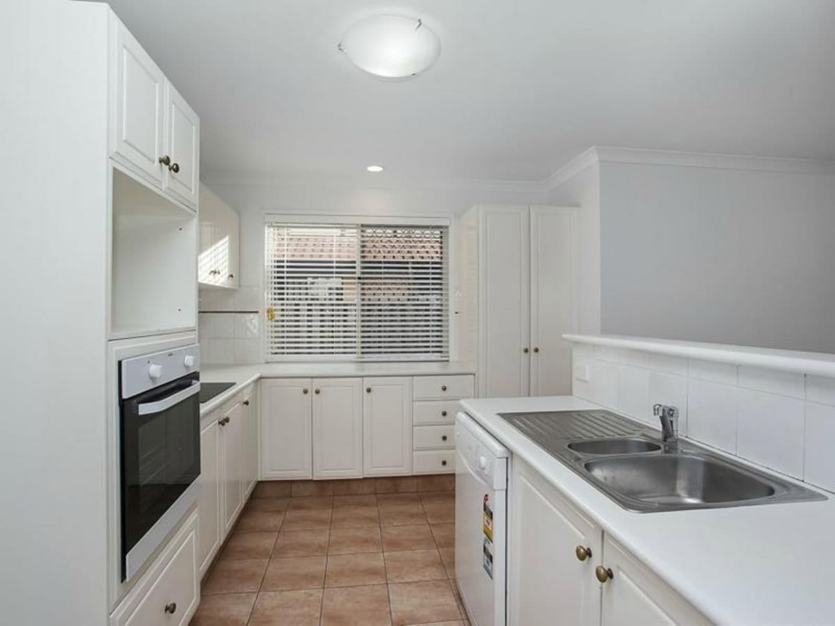 27 Rainbird Close, BURLEIGH WATERS, Burleigh Waters - Thumbnail 4