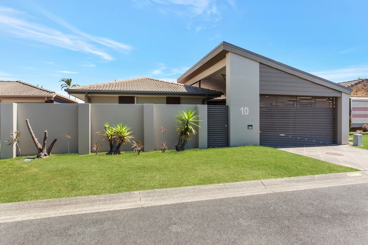 10 Bluemoon Close, BURLEIGH WATERS, Burleigh Waters - Image 1