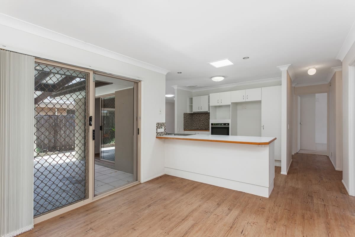 10 Bluemoon Close, BURLEIGH WATERS, Burleigh Waters - Thumbnail 3