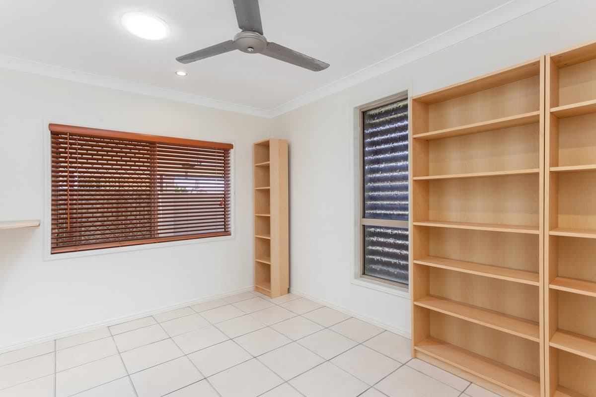 10 Bluemoon Close, BURLEIGH WATERS, Burleigh Waters - Thumbnail 6