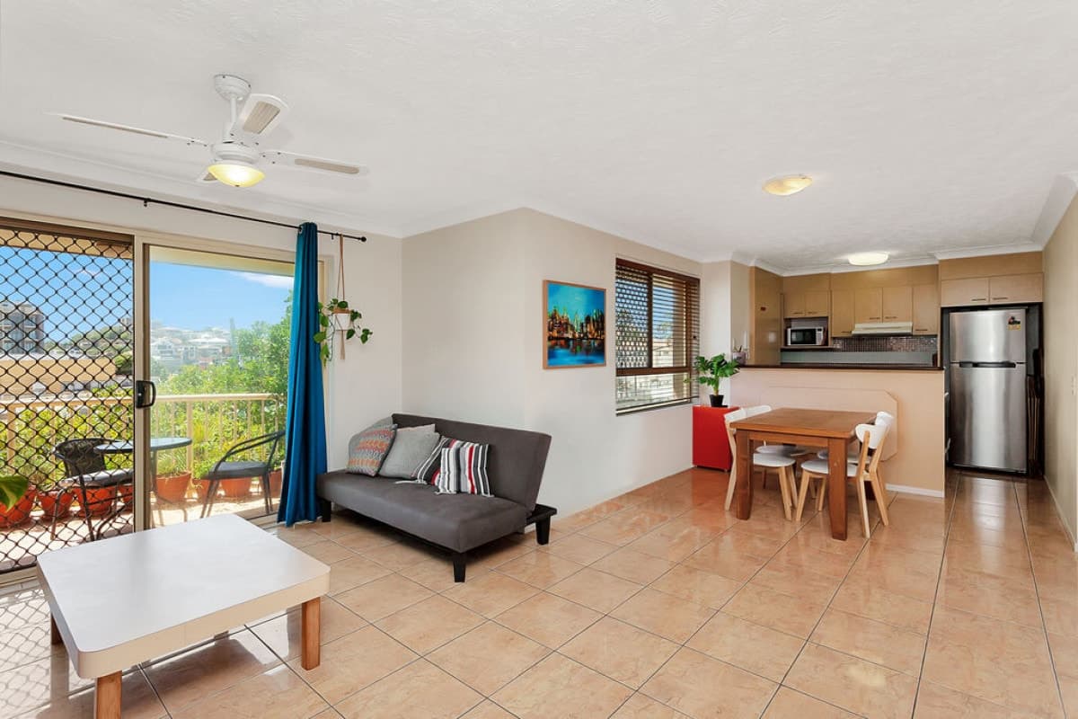 9/4 Mountain View Avenue, Miami, Miami - Thumbnail 2