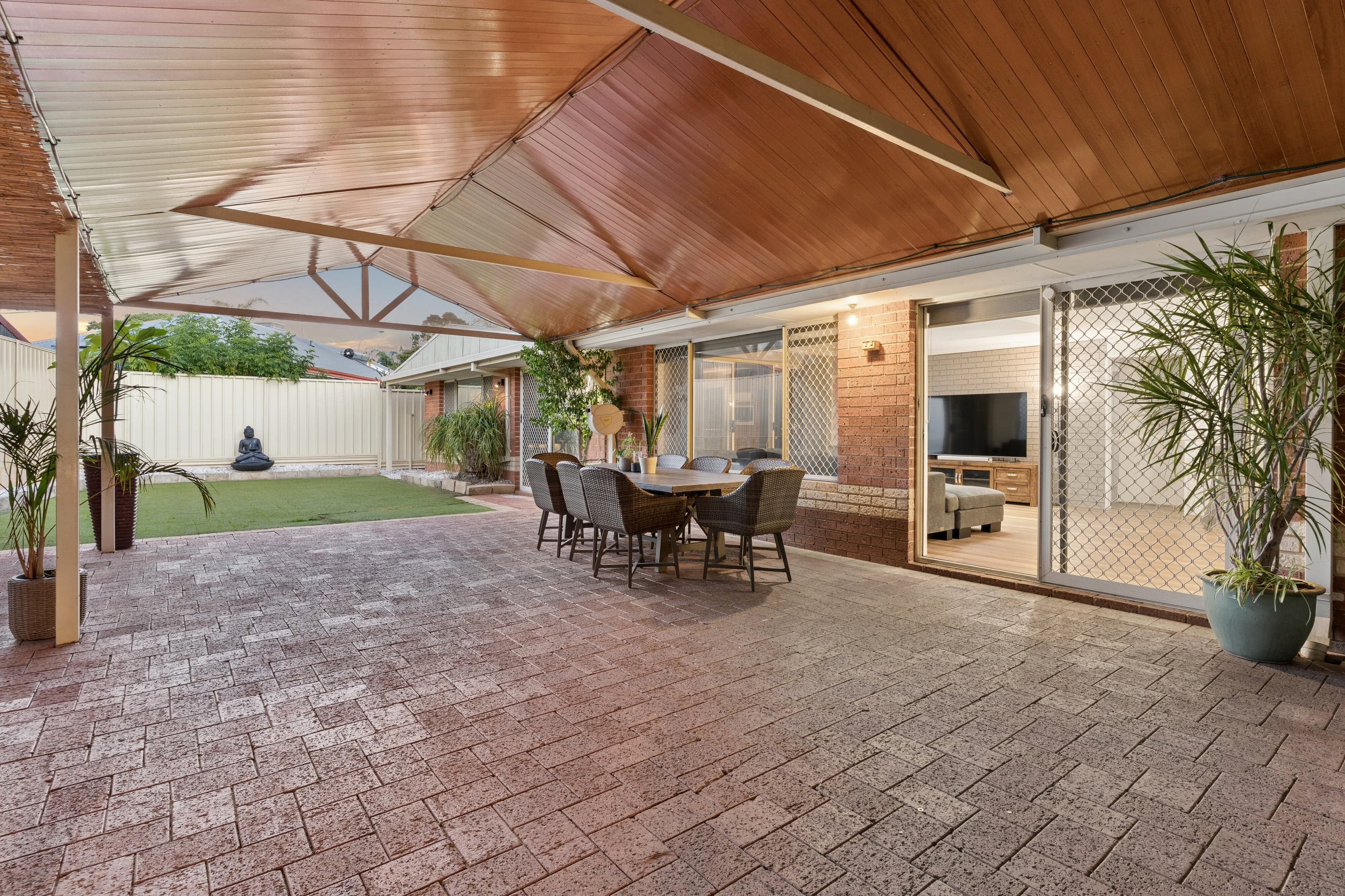 16 Wilgie Gardens, SWAN VIEW WA 6056, Swan View - Thumbnail 4