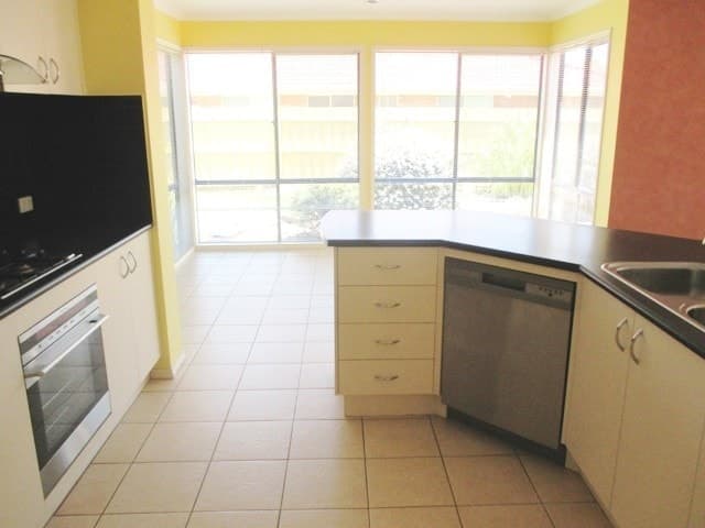 9 Inverie PlacePoint Cook, VIC 3030  - Leased, Point Cook - Thumbnail 5