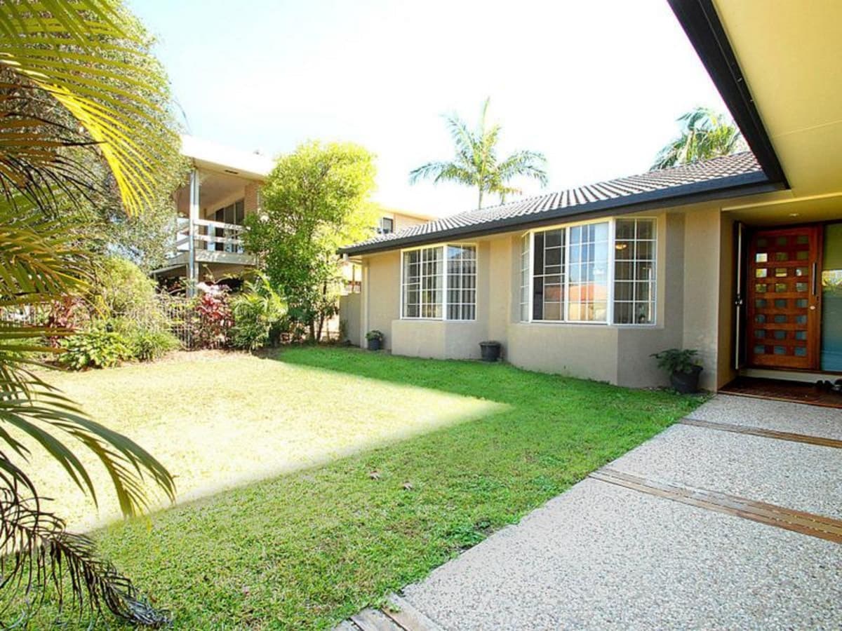 20 Bluejay Street, BURLEIGH WATERS, Burleigh Waters - Image 1