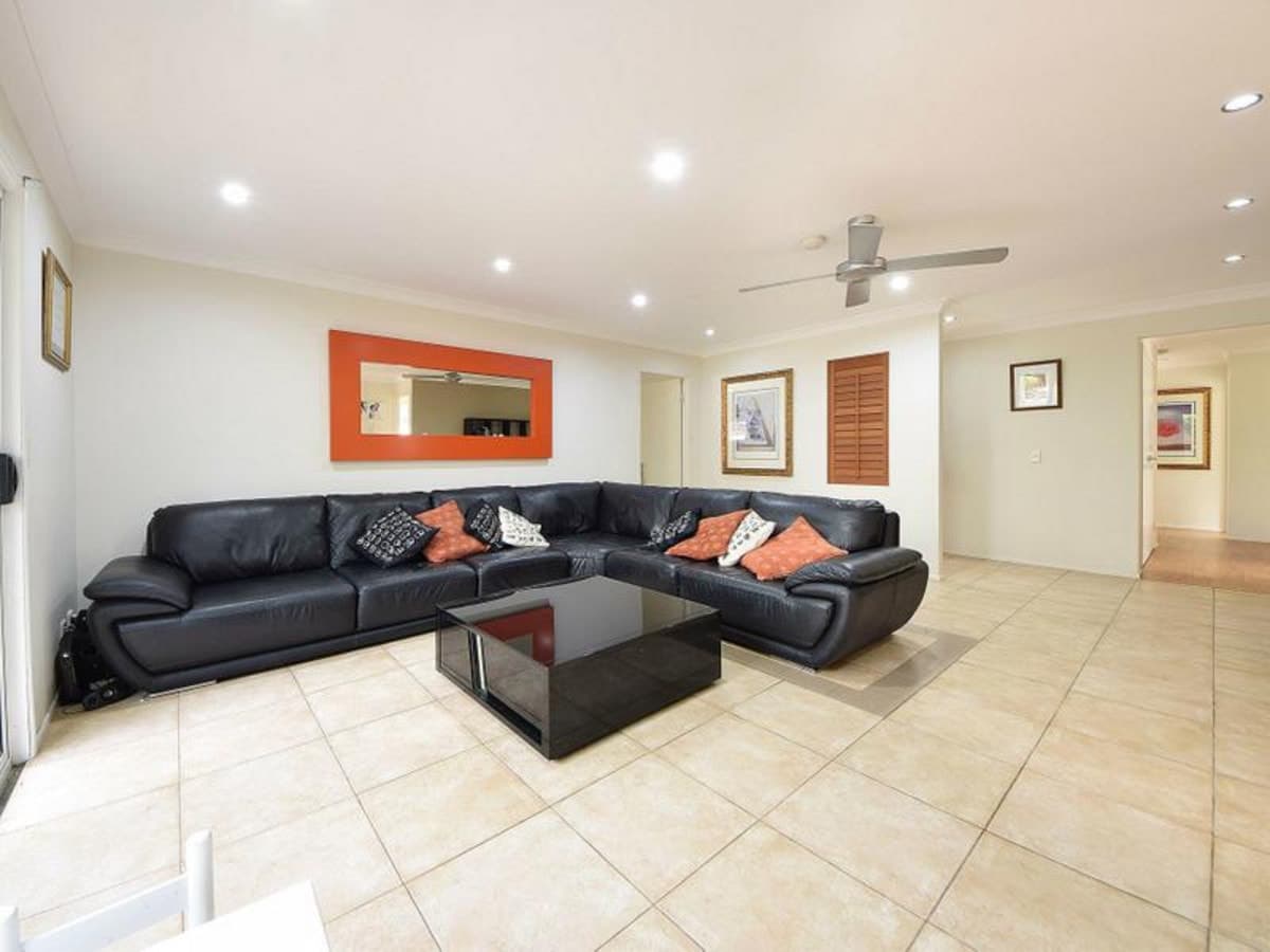 20 Bluejay Street, BURLEIGH WATERS, Burleigh Waters - Thumbnail 2