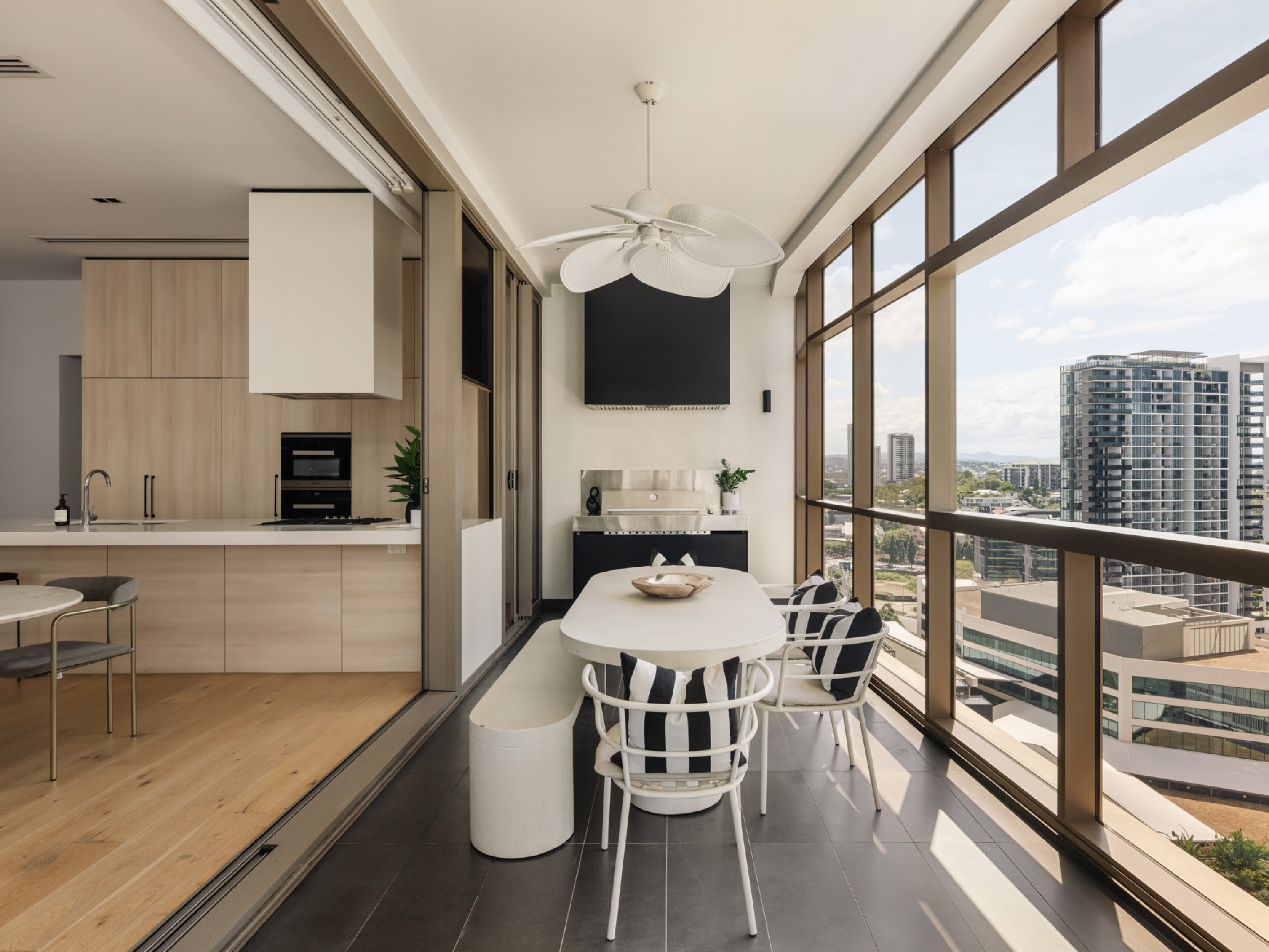 1505/18 Longland Street, Newstead - Thumbnail 2