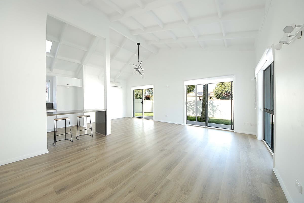 33 Honeyeater Drive, BURLEIGH WATERS, Burleigh Waters - Thumbnail 2