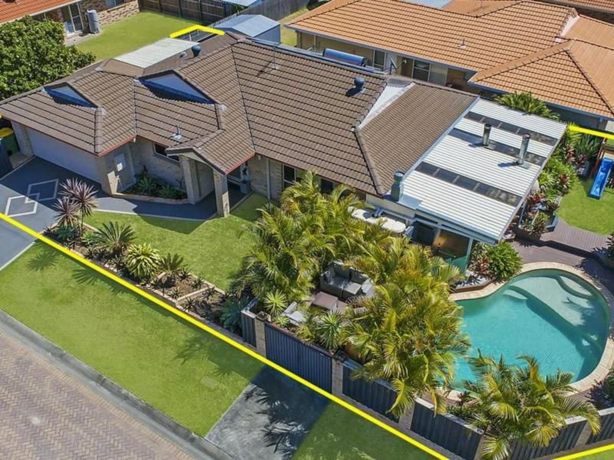 1 Sparrow Place, BURLEIGH WATERS, Burleigh Waters - Thumbnail 3
