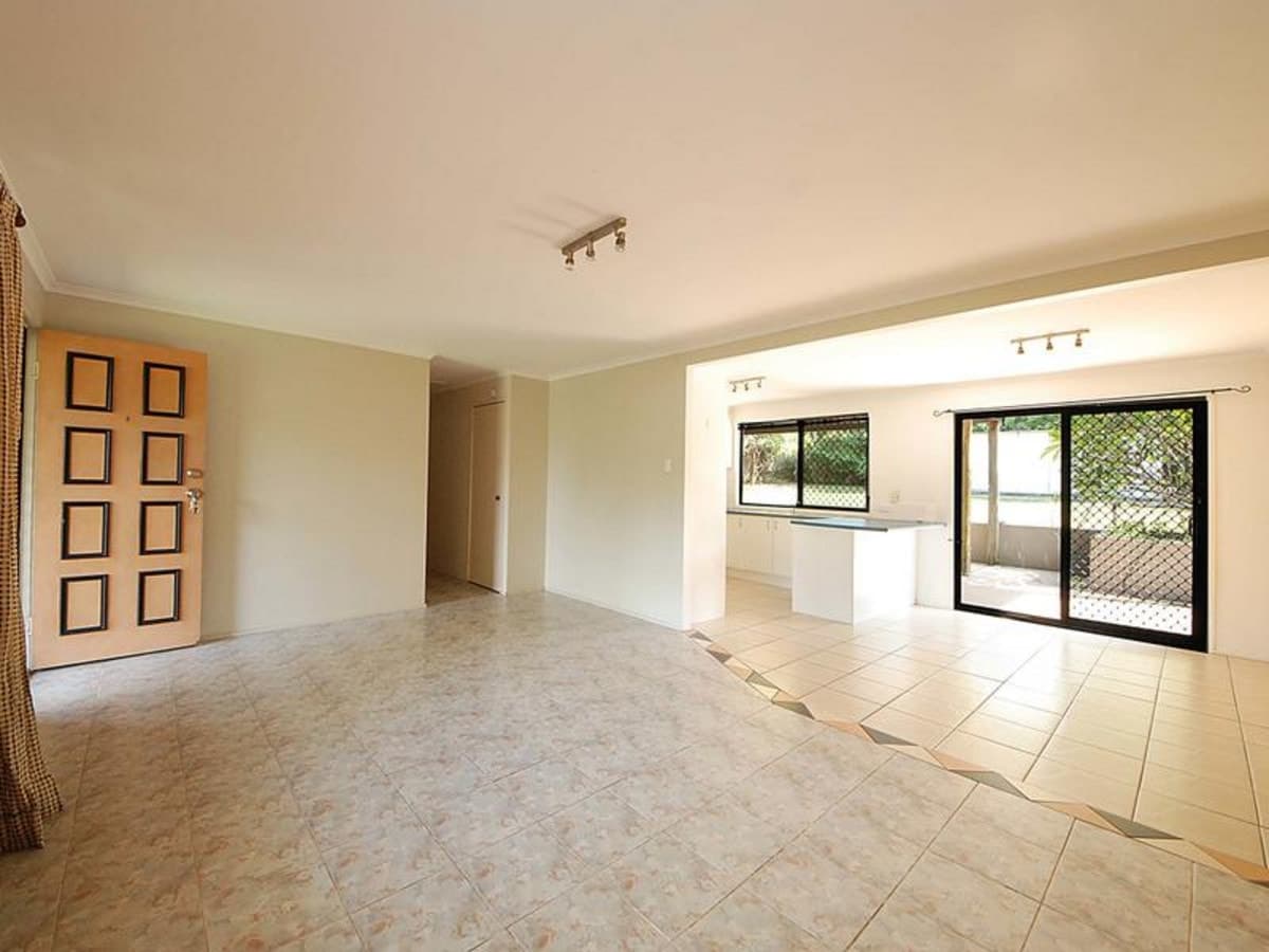 12 Bushtree Court, BURLEIGH WATERS, Burleigh Waters - Thumbnail 2