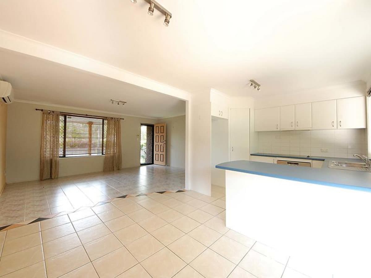 12 Bushtree Court, BURLEIGH WATERS, Burleigh Waters - Thumbnail 3