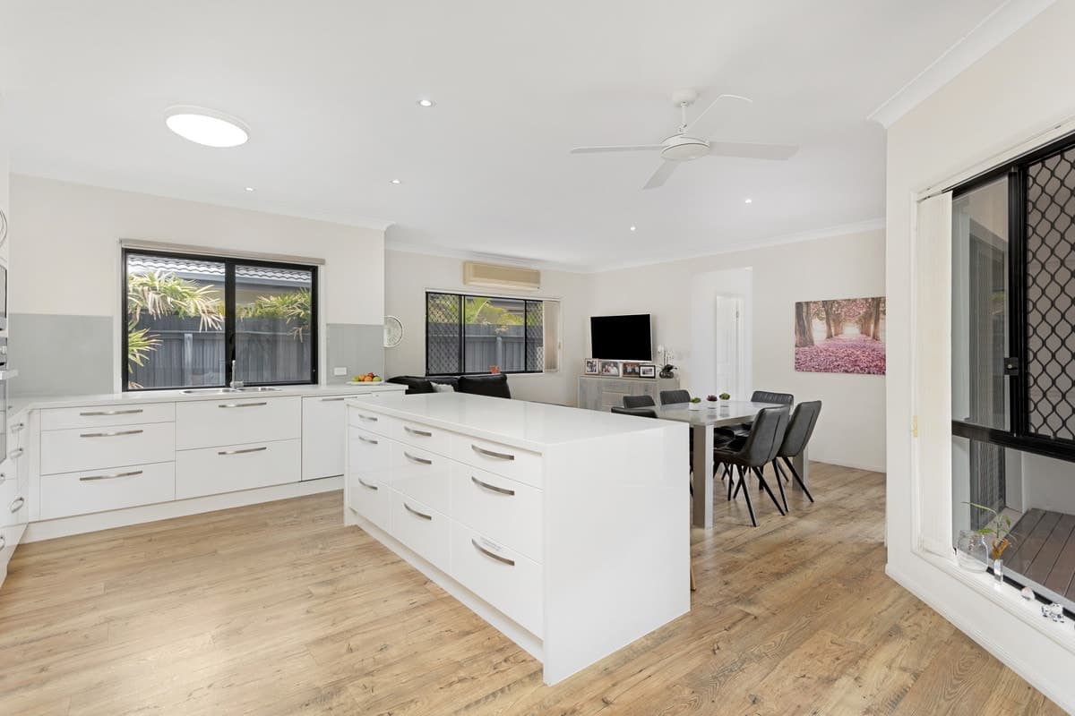 141 Dunlin Drive, Burleigh Waters, Burleigh Waters - Thumbnail 2