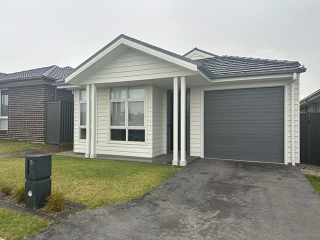 5 Long Reef Circuit, Gregory Hills - Image 1