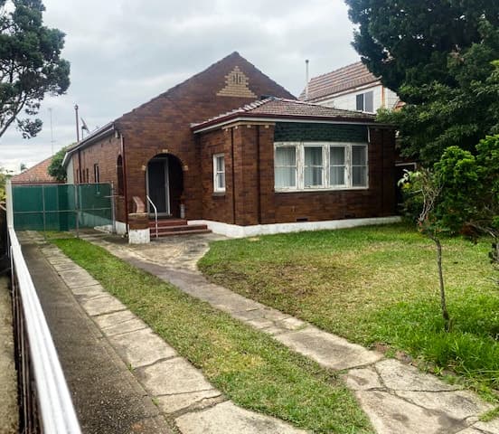 13 Jordan Ave, Beverly Hills - Image 1