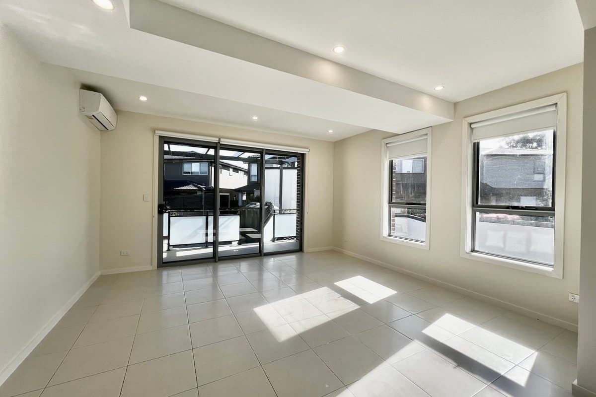 17/ 2b Collis Place, Minto - Thumbnail 2